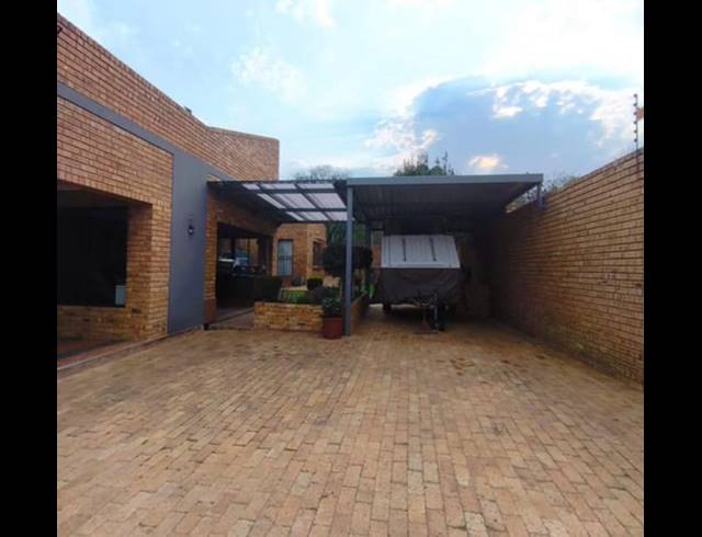 4 BEDROOM HOUSE FOR SALE IN MEYERSDAL ESTATE